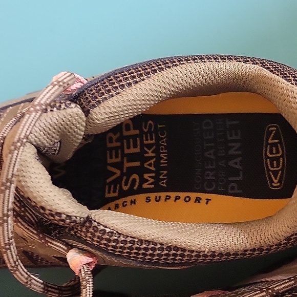 Keen woman shoe size 7.5 - Picture 4 of 6